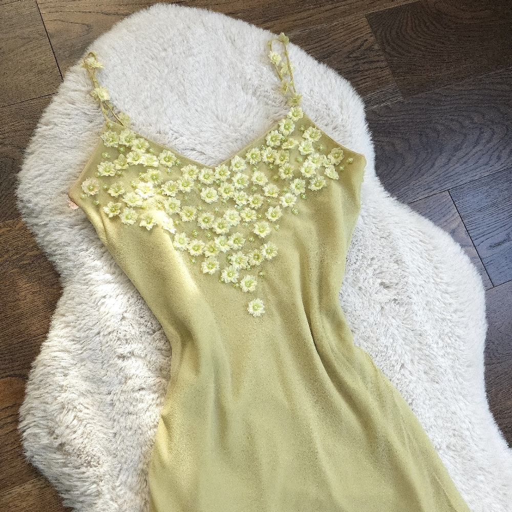 Cache Yellow Floral Appliqué Asymmetrical Midi Dress - Picture 2 of 10